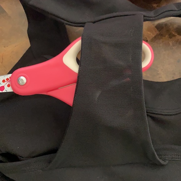 LULULEMON TANK TOP SIZE 4 😍😍😍🤩😊🔥😊☄️☄️☄️ - Picture 3 of 4